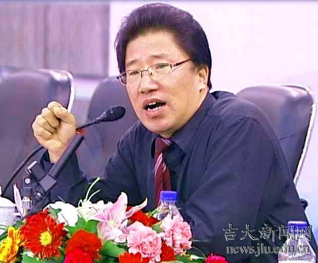 毛贺祺摄